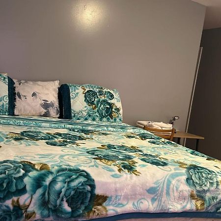 Divine Villa Guest House 65 Sherman 6Mins To Airport And 4Mins To Penn Station Newark Extérieur photo