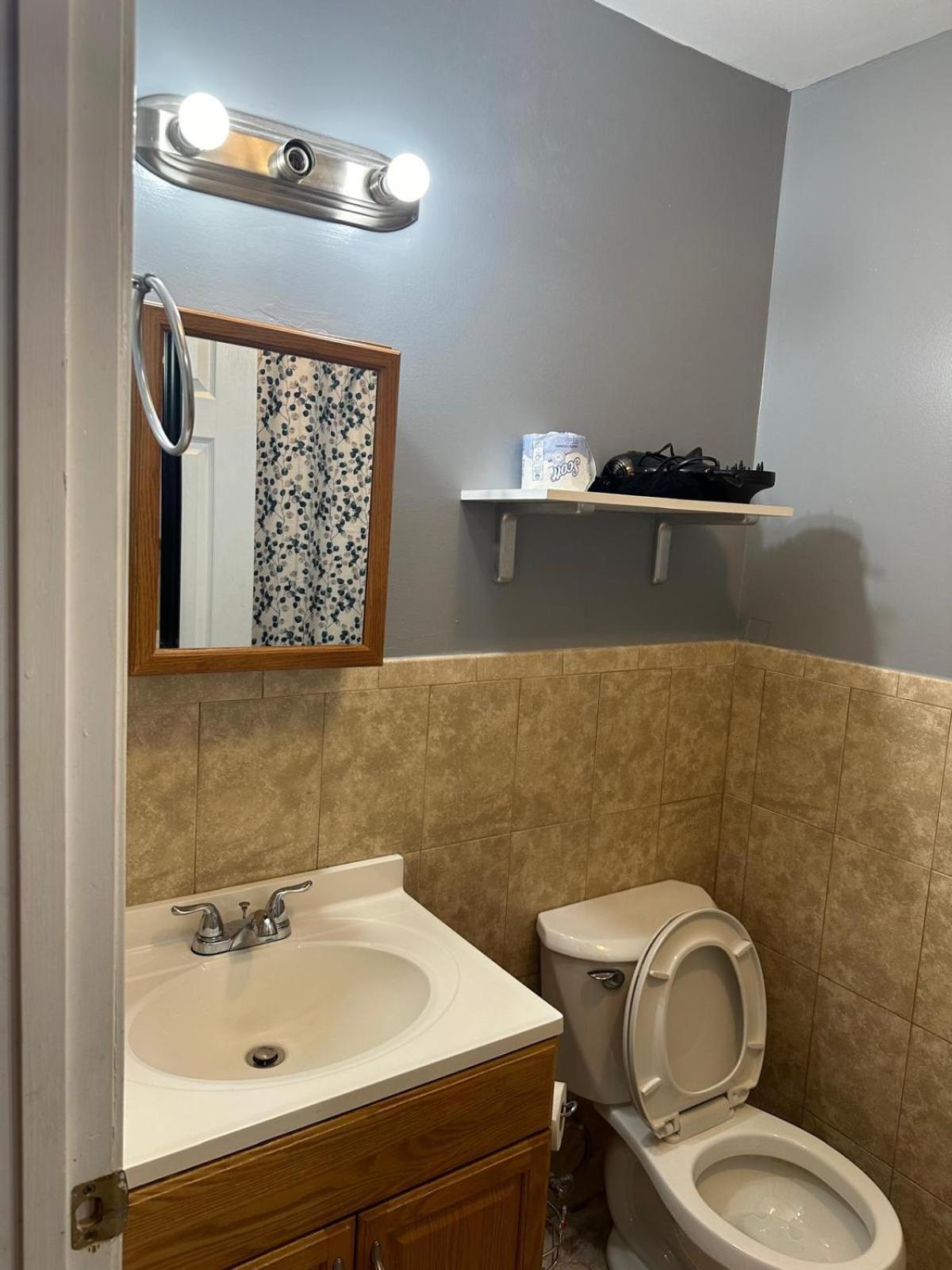 Divine Villa Guest House 65 Sherman 6Mins To Airport And 4Mins To Penn Station Newark Extérieur photo