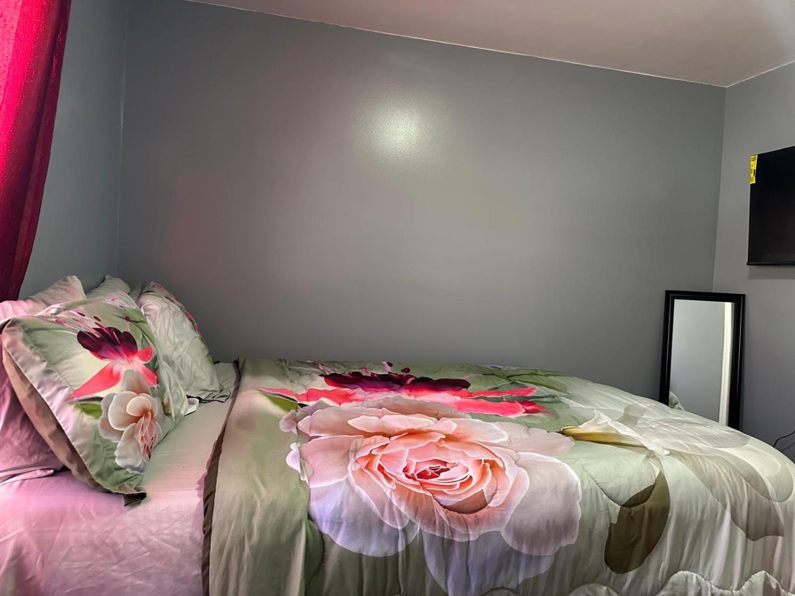 Divine Villa Guest House 65 Sherman 6Mins To Airport And 4Mins To Penn Station Newark Extérieur photo