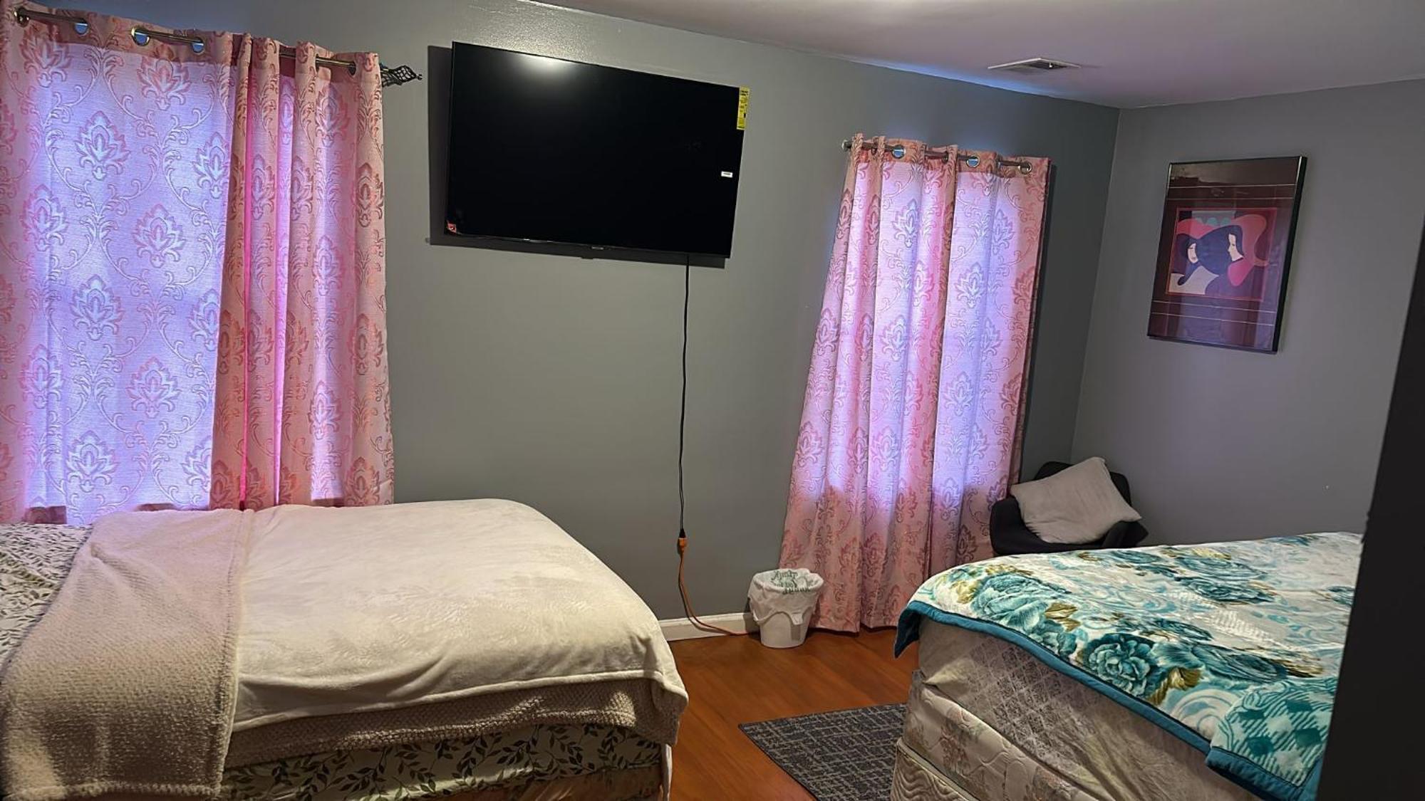 Divine Villa Guest House 65 Sherman 6Mins To Airport And 4Mins To Penn Station Newark Extérieur photo